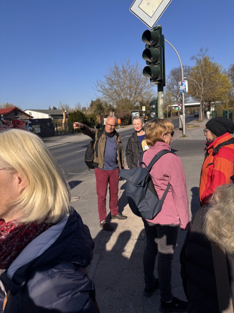 Sonniger Spaziergang mit Bezirksbürgermeisterin Cordelia Koch vom S-Bhf. Blankenburg zum Weißensee am 11.04.2026